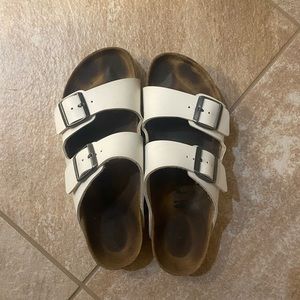 White Arizona Birkenstocks Women’s size 10-10.5N